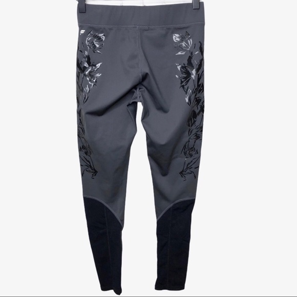 Fabletics Ultra Cool Floral 7/8 Leggings Mid Rise Size XS Gray Black Activewear - Picture 4 of 9